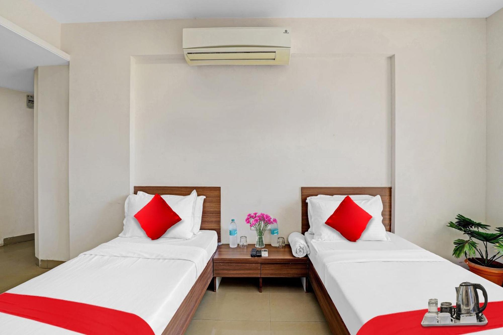 Oyo Flagship Hotel Residency Силвасса Экстерьер фото