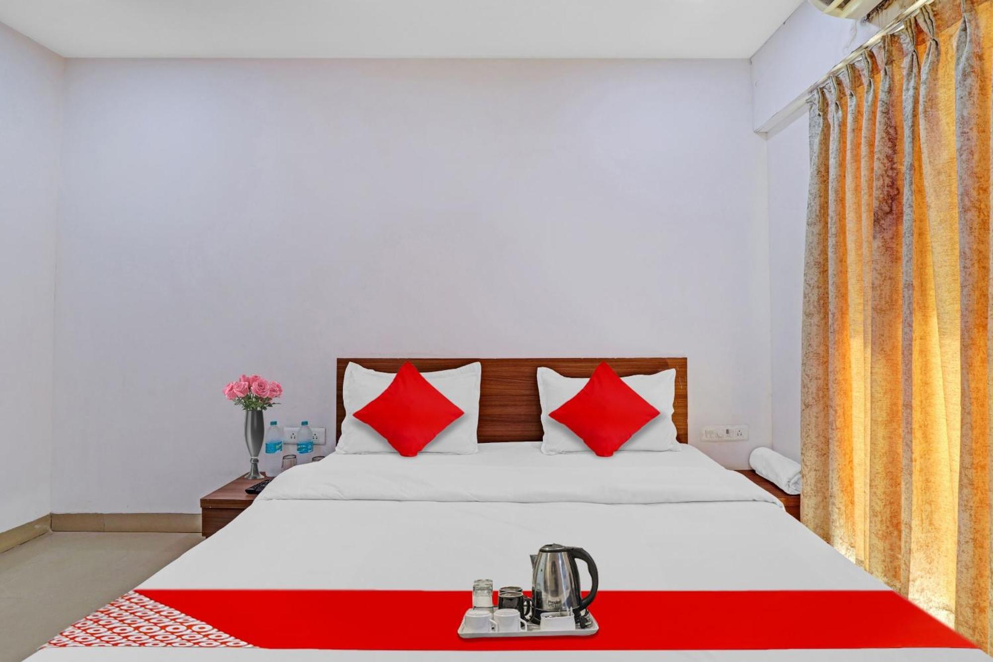 Oyo Flagship Hotel Residency Силвасса Экстерьер фото
