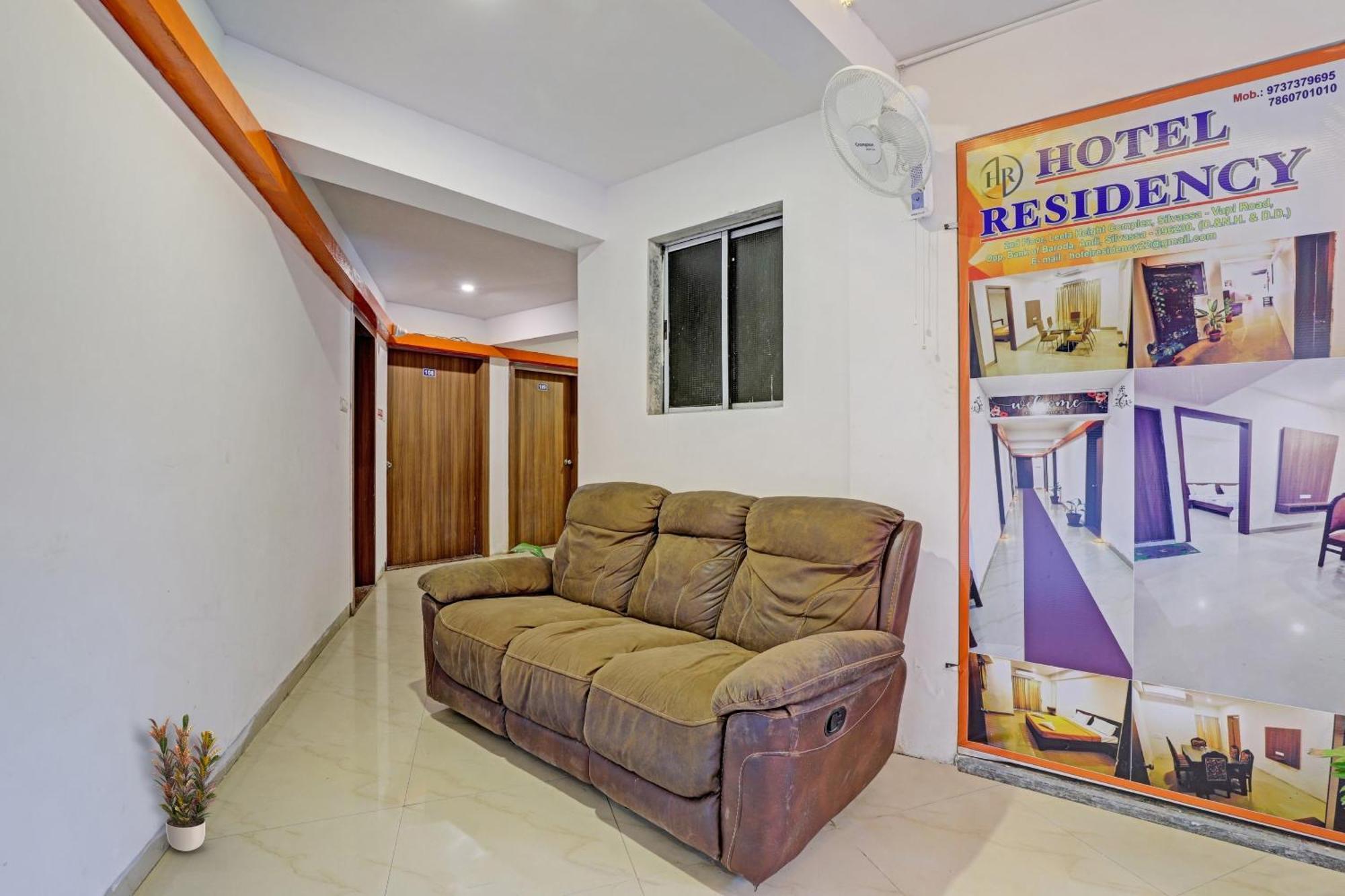Oyo Flagship Hotel Residency Силвасса Экстерьер фото